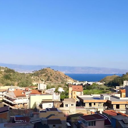 Appartamento Fra Mare E Collina Nella Quiete Del Borgo Messina Esterno foto