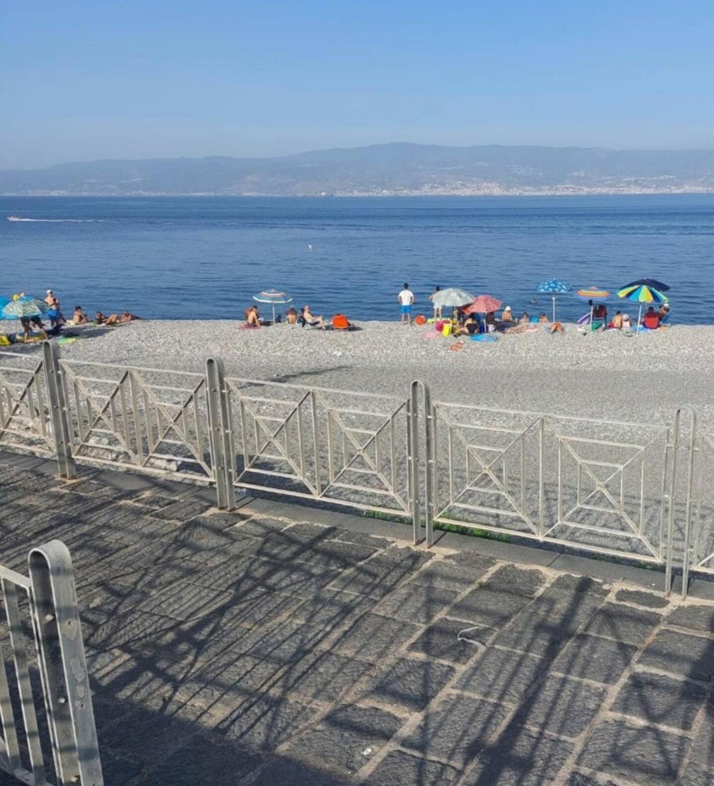 Appartamento Fra Mare E Collina Nella Quiete Del Borgo Messina Esterno foto