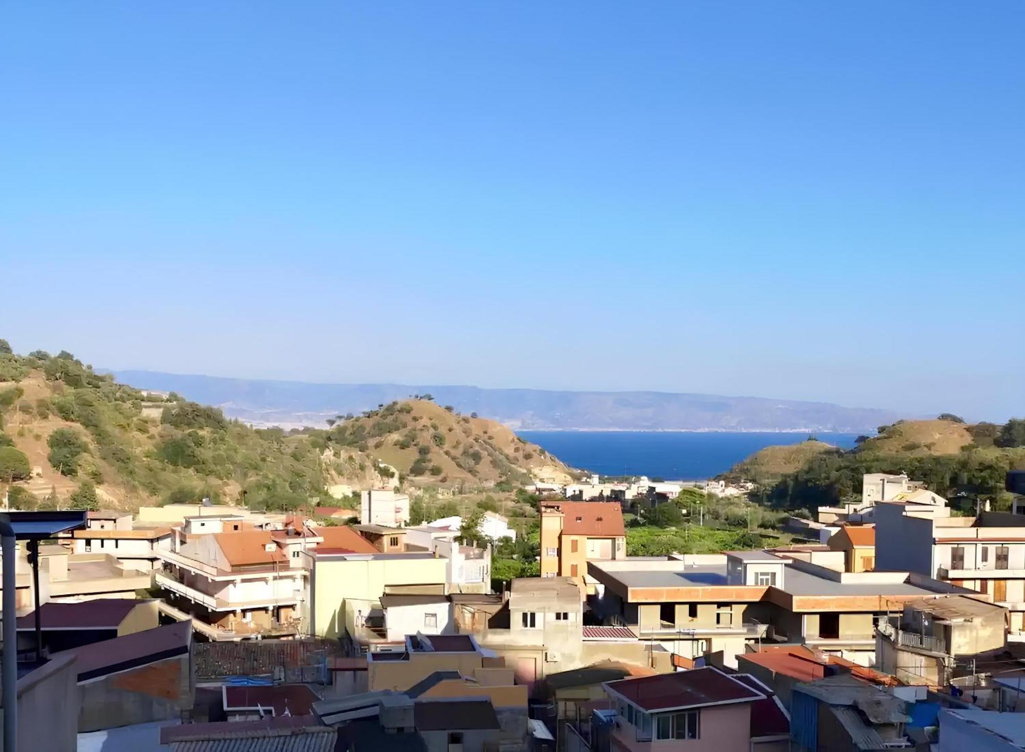 Appartamento Fra Mare E Collina Nella Quiete Del Borgo Messina Esterno foto